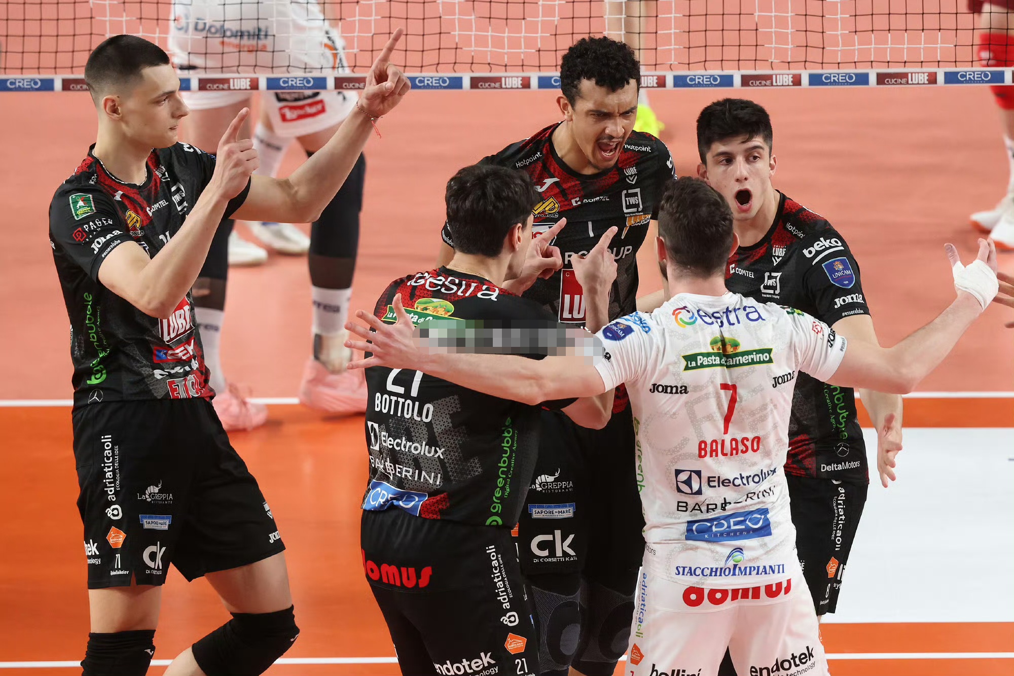 加时末段意大利杯焦点战;波士顿凯尔特人刷新队史纪录;话题不断;年轻球员得到机会的简单介绍