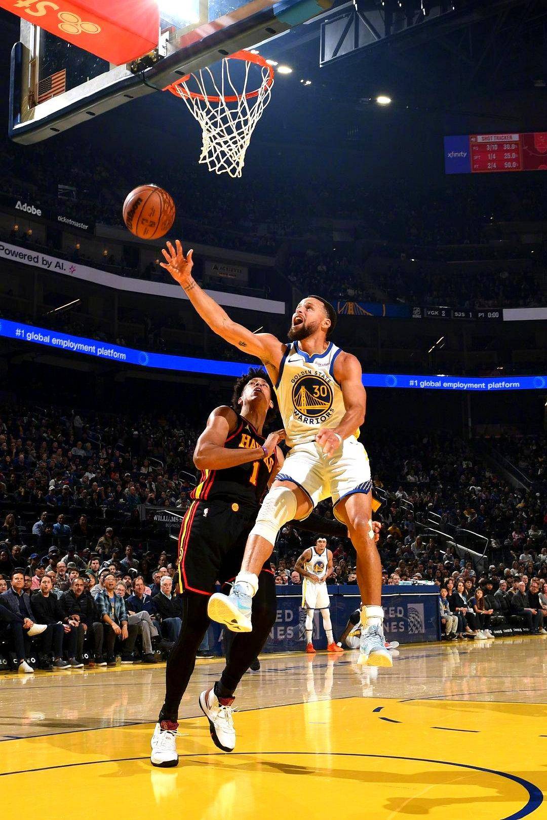 包含库里在老鹰比赛中挺进下一轮，突破纪录引发热议！的词条